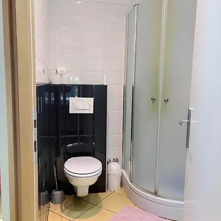1 Apartment *