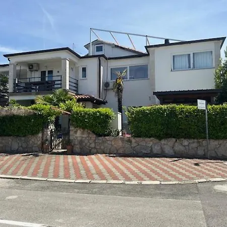 1 Apartment