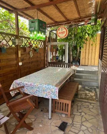 1 Apartment *